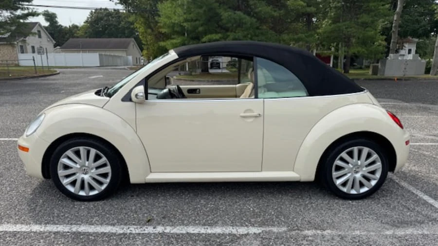 2009 Volkswagen New Beetle - Image 10 of 22
