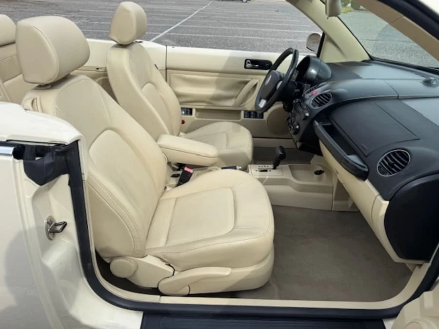 2009 Volkswagen New Beetle - Image 17 of 22