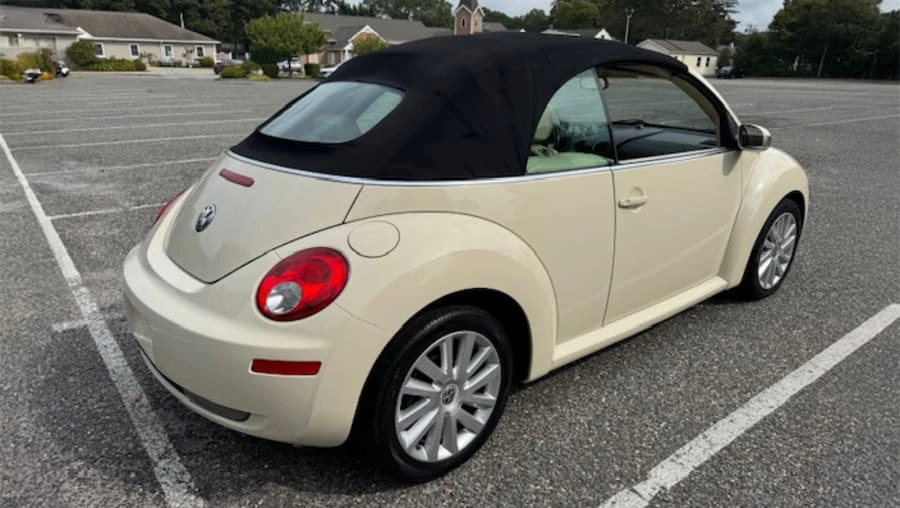 2009 Volkswagen New Beetle - Image 9 of 22