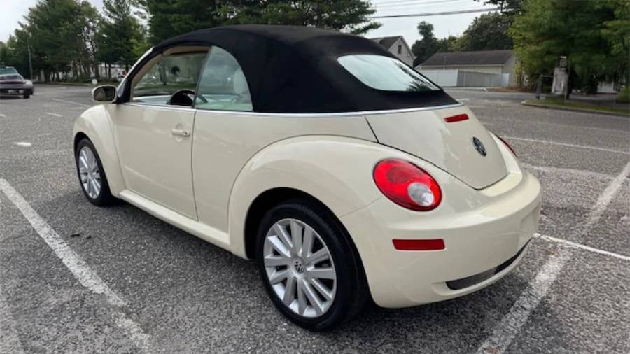 2009 Volkswagen New Beetle - Image 11 of 22