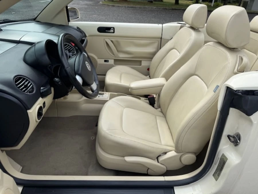2009 Volkswagen New Beetle - Image 16 of 22