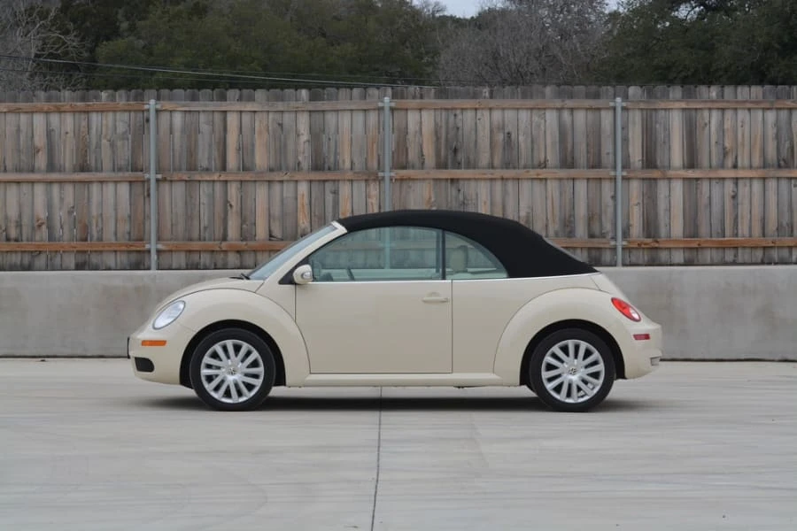 2009 Volkswagen New Beetle - Image 2 of 12