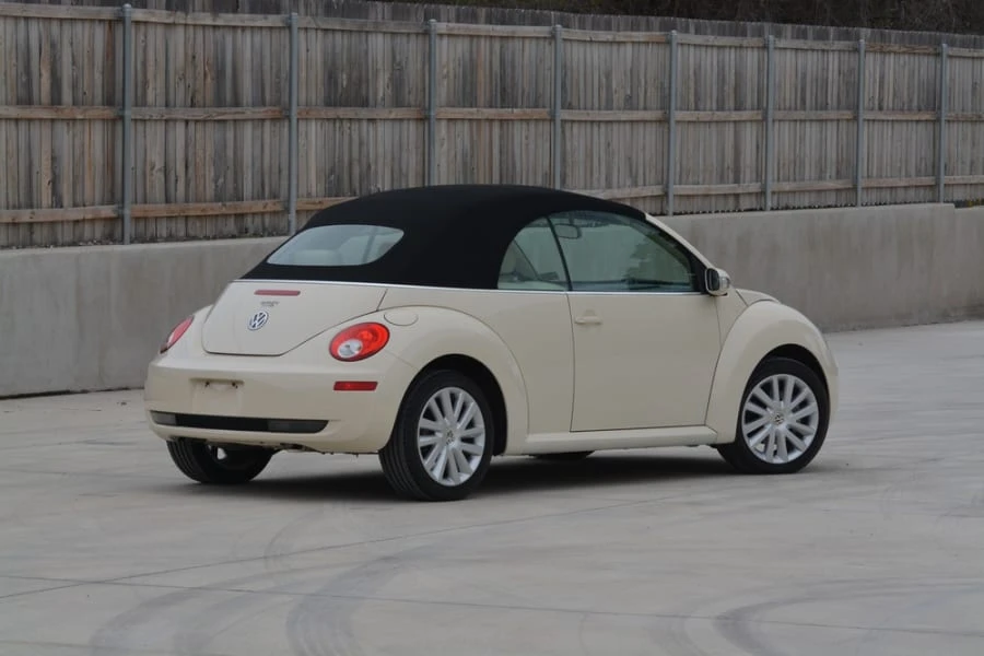 2009 Volkswagen New Beetle - Image 3 of 12