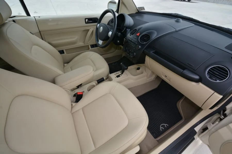 2009 Volkswagen New Beetle - Image 5 of 12