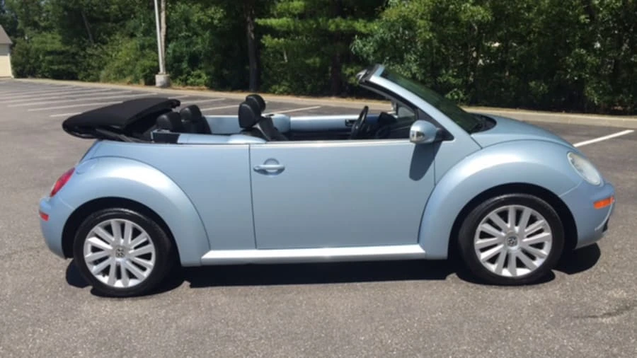 2009 Volkswagen New Beetle - Image 2 of 12