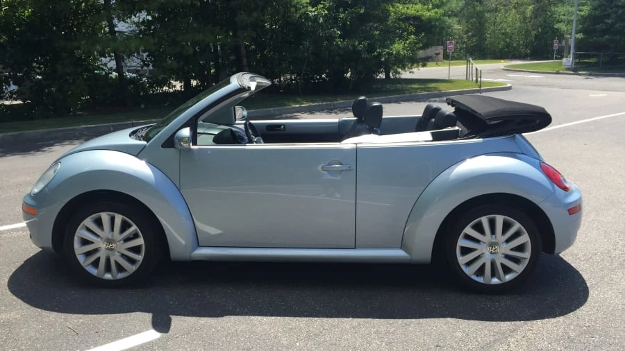 2009 Volkswagen New Beetle - Image 10 of 12