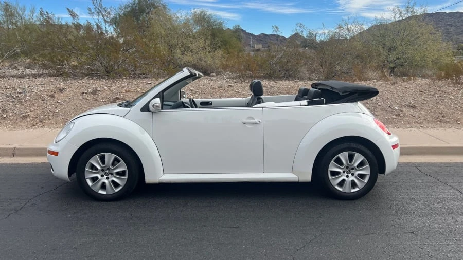 2009 Volkswagen New Beetle - Image 2 of 10