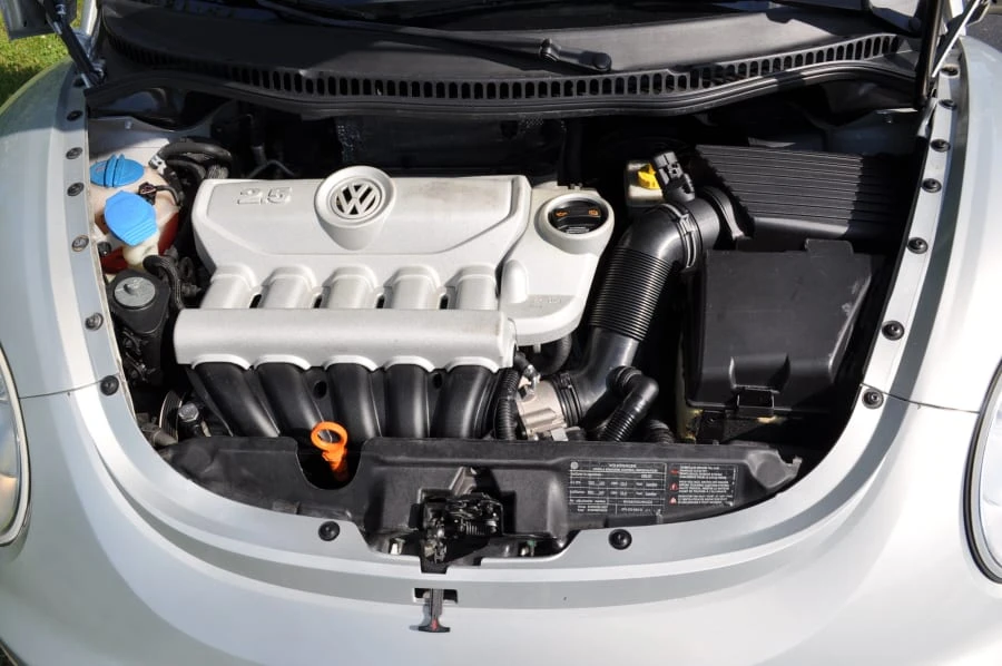 2009 Volkswagen New Beetle - Image 2 of 11