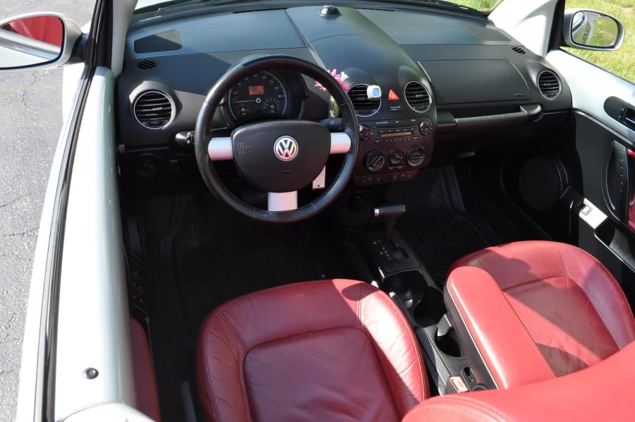 2009 Volkswagen New Beetle - Image 4 of 11