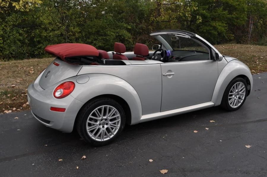 2009 Volkswagen New Beetle - Image 2 of 10