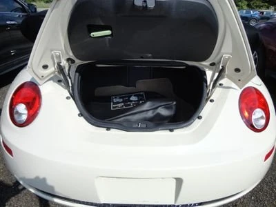 2009 Volkswagen New Beetle - Image 7 of 12