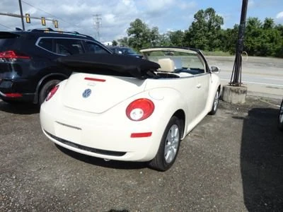 2009 Volkswagen New Beetle - Image 6 of 12