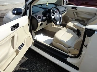2009 Volkswagen New Beetle - Image 11 of 12