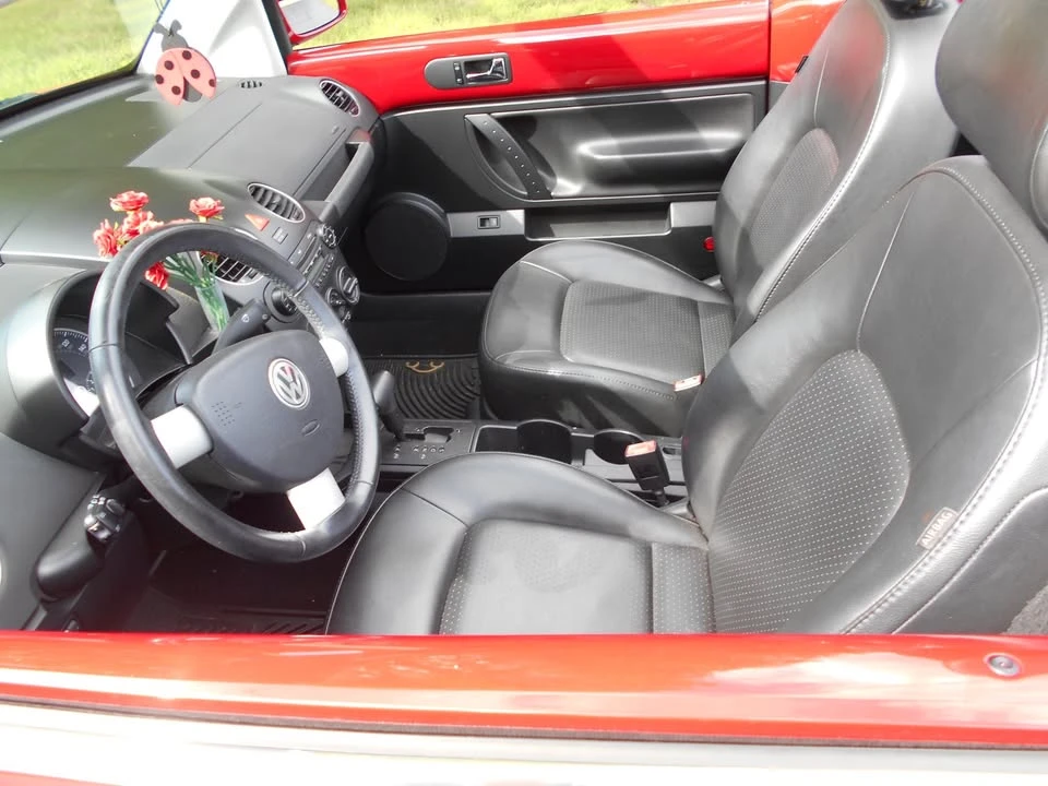 2009 Volkswagen New Beetle - Image 5 of 11