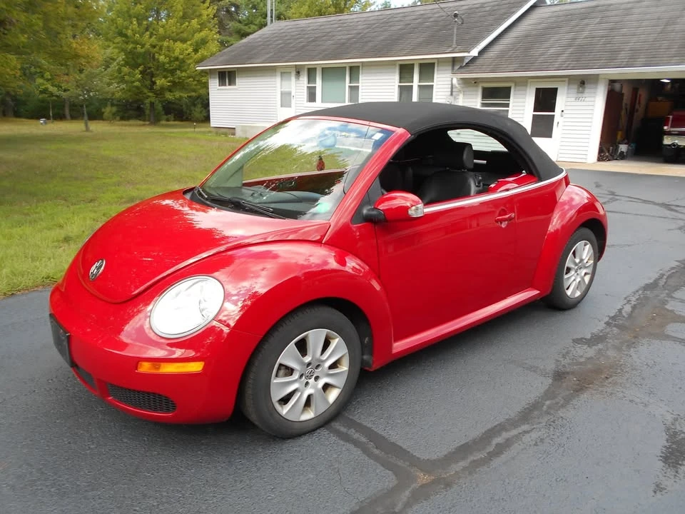 2009 Volkswagen New Beetle - Image 8 of 11