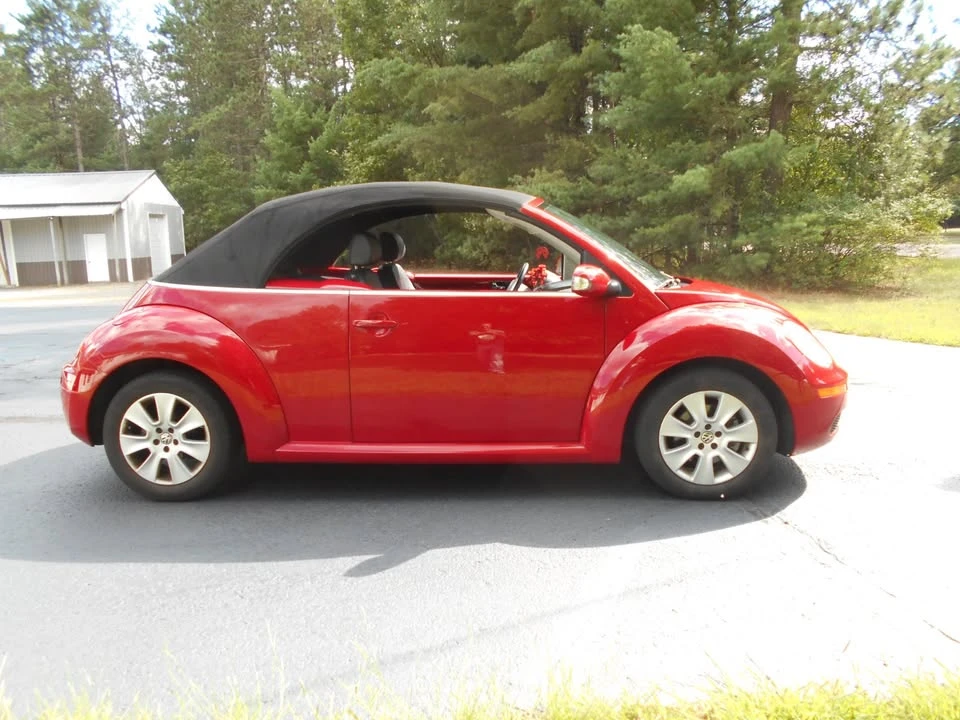 2009 Volkswagen New Beetle - Image 9 of 11