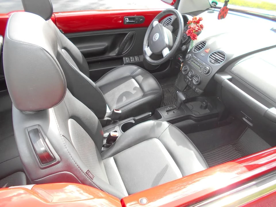 2009 Volkswagen New Beetle - Image 7 of 11