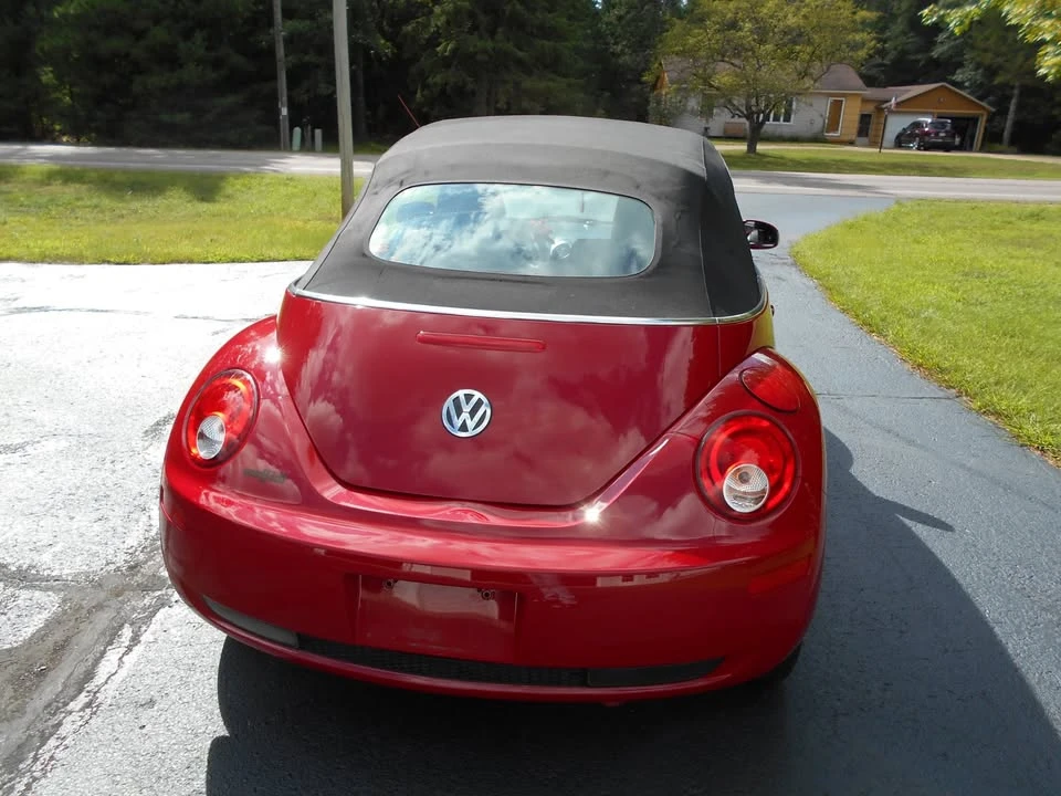 2009 Volkswagen New Beetle - Image 10 of 11