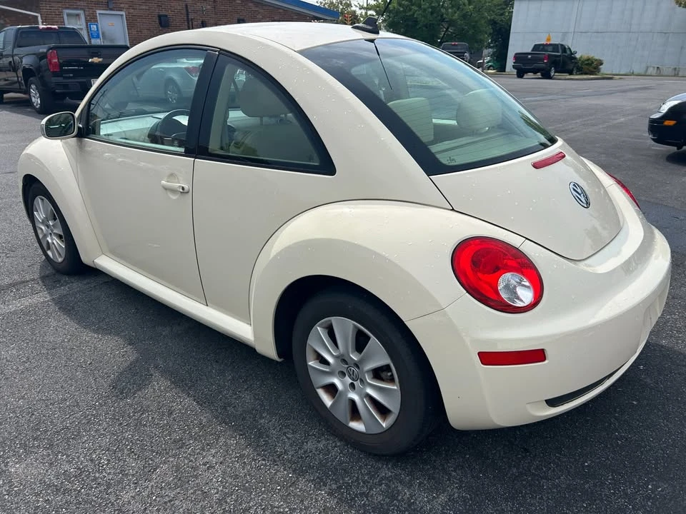 2009 Volkswagen New Beetle - Image 5 of 16