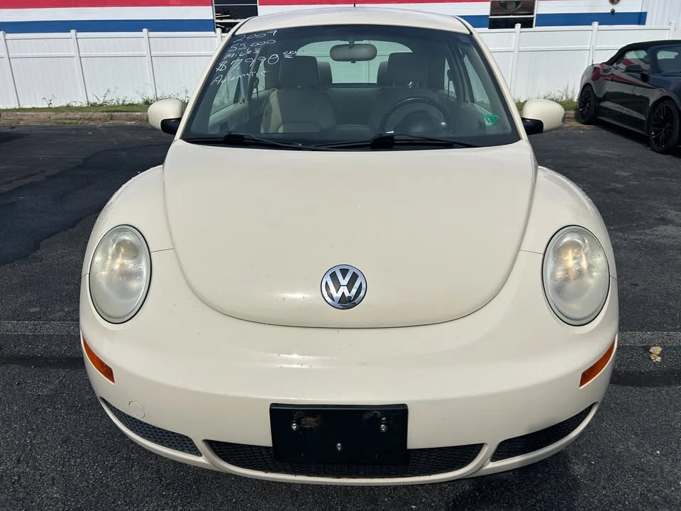 2009 Volkswagen New Beetle - Image 8 of 16