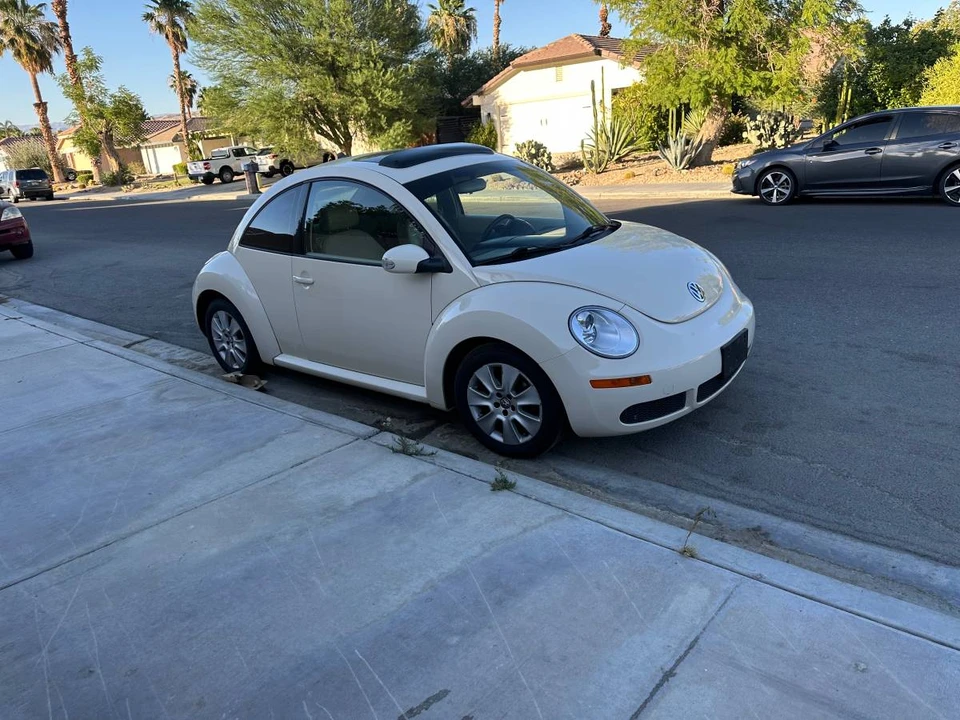 2009 Volkswagen New Beetle - Image 2 of 7