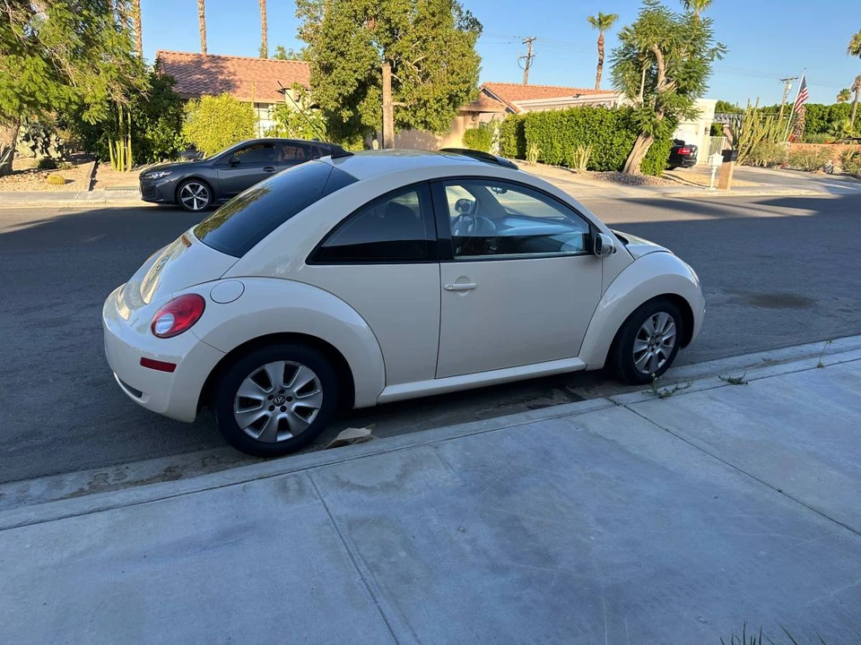 2009 Volkswagen New Beetle - Image 5 of 7