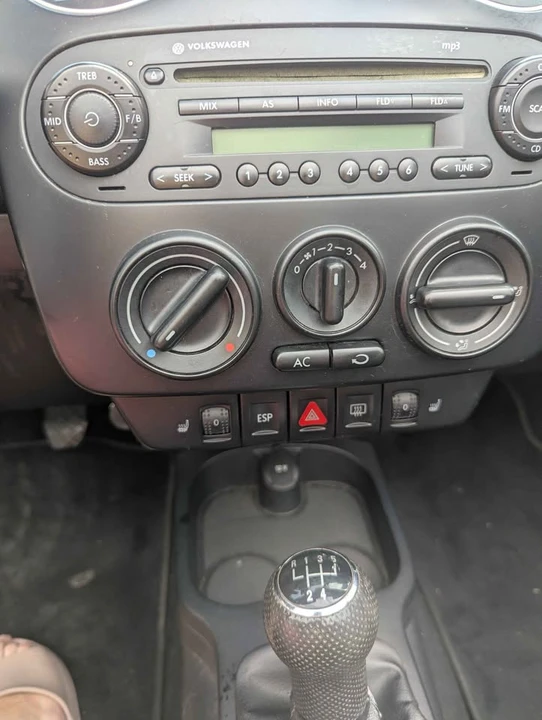 2009 Volkswagen New Beetle - Image 8 of 9
