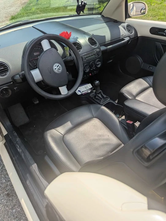 2009 Volkswagen New Beetle - Image 5 of 9