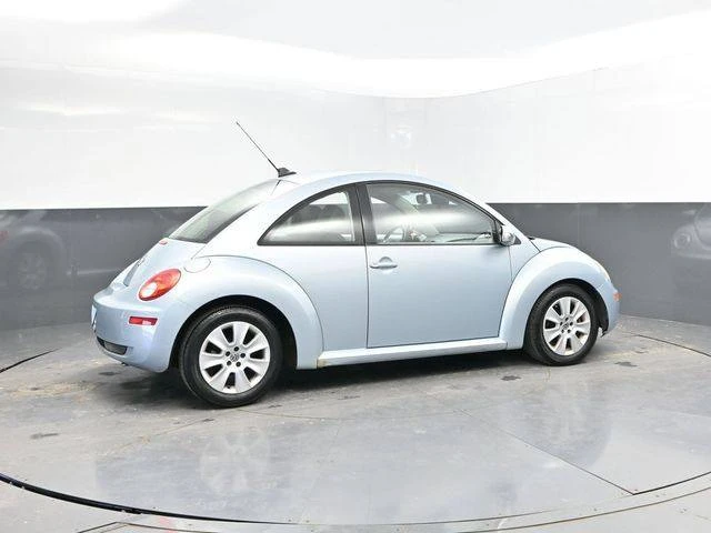 2009 Volkswagen New Beetle - Image 2 of 20