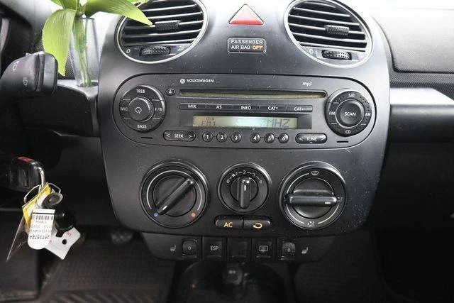 2009 Volkswagen New Beetle - Image 18 of 20