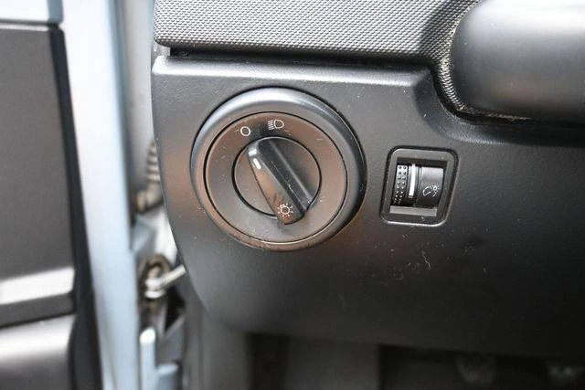 2009 Volkswagen New Beetle - Image 15 of 20