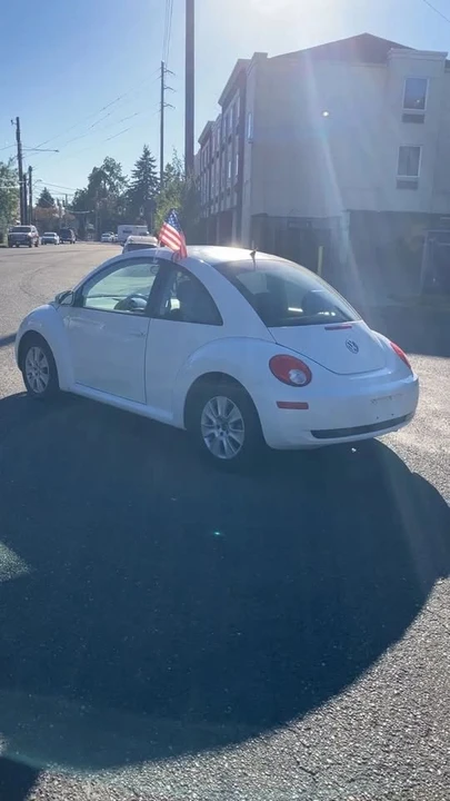 2009 Volkswagen New Beetle - Image 6 of 16