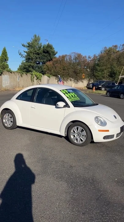 2009 Volkswagen New Beetle - Image 2 of 16