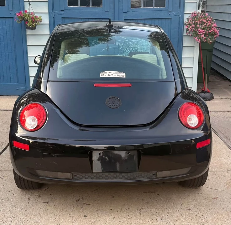 2009 Volkswagen New Beetle - Image 3 of 4
