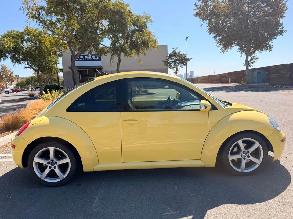 2009 Volkswagen New Beetle - Image 6 of 13
