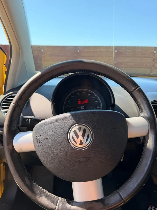 2009 Volkswagen New Beetle - Image 8 of 13