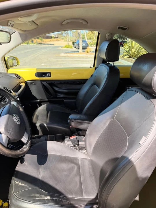 2009 Volkswagen New Beetle - Image 10 of 13