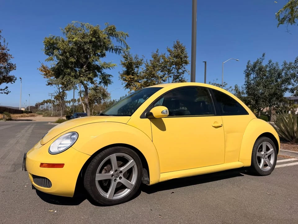 2009 Volkswagen New Beetle - Image 2 of 13