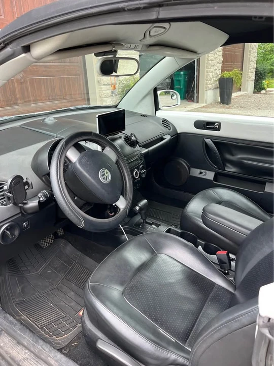 2009 Volkswagen New Beetle - Image 8 of 12