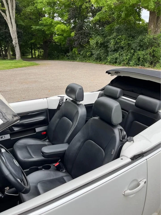 2009 Volkswagen New Beetle - Image 2 of 12