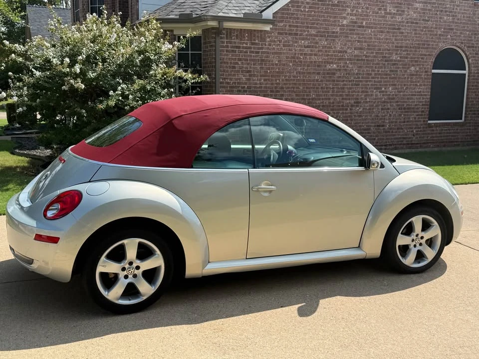 2009 Volkswagen New Beetle - Image 4 of 11