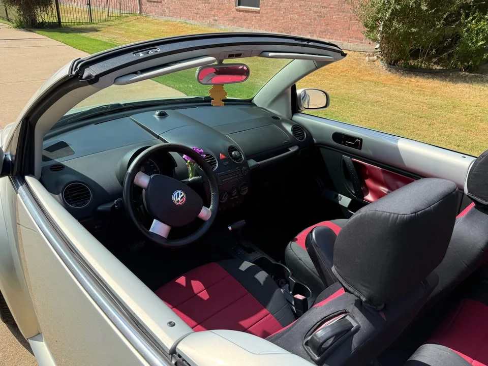 2009 Volkswagen New Beetle - Image 7 of 11