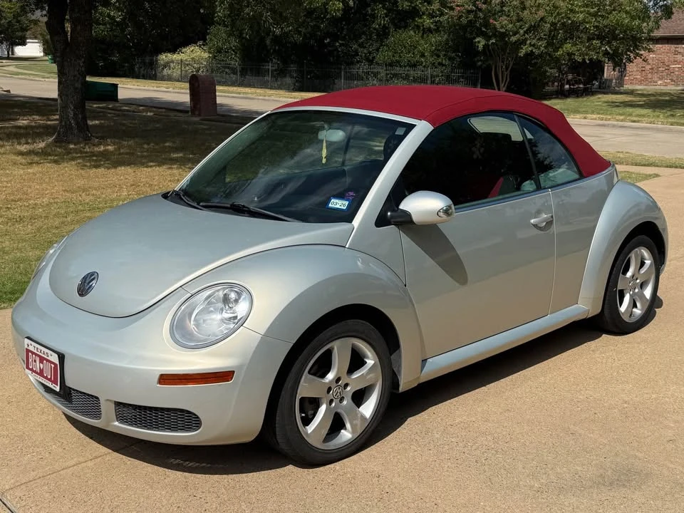 2009 Volkswagen New Beetle - Image 2 of 11