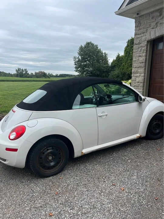 2009 Volkswagen New Beetle - Image 11 of 12