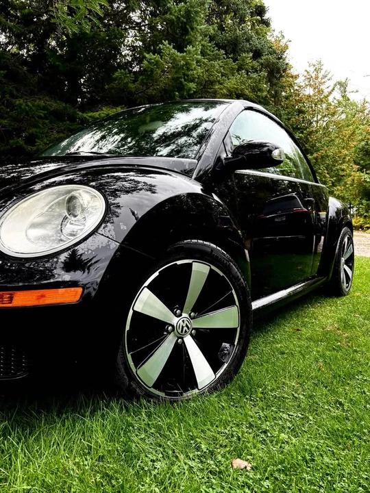 2009 Volkswagen New Beetle - Image 10 of 10