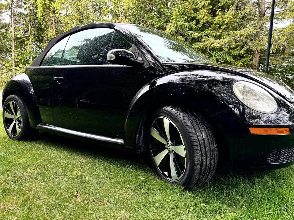 2009 Volkswagen New Beetle - Image 9 of 10