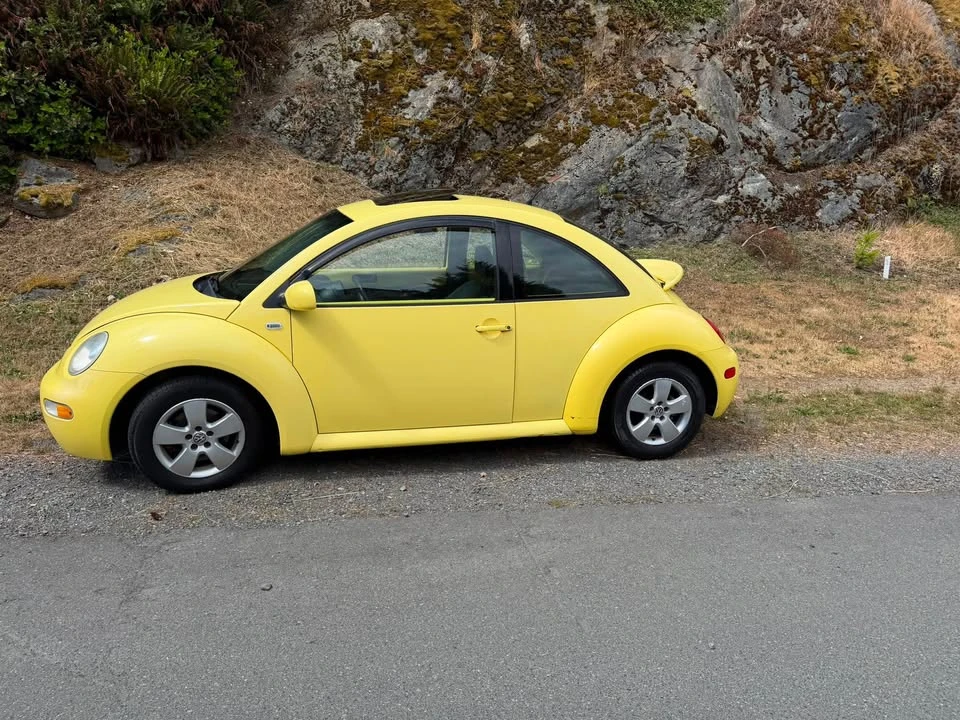2009 Volkswagen New Beetle - Image 3 of 7
