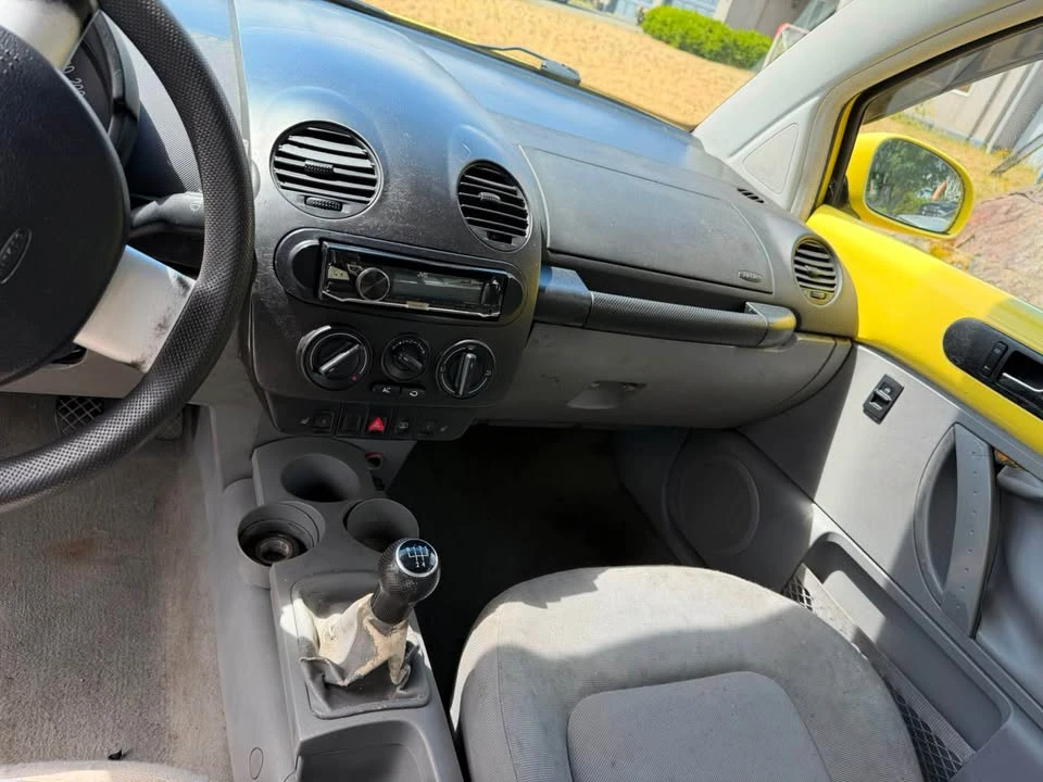 2009 Volkswagen New Beetle - Image 6 of 7