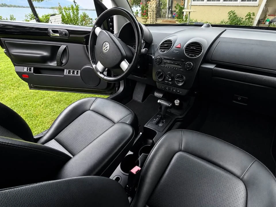 2009 Volkswagen New Beetle - Image 6 of 10