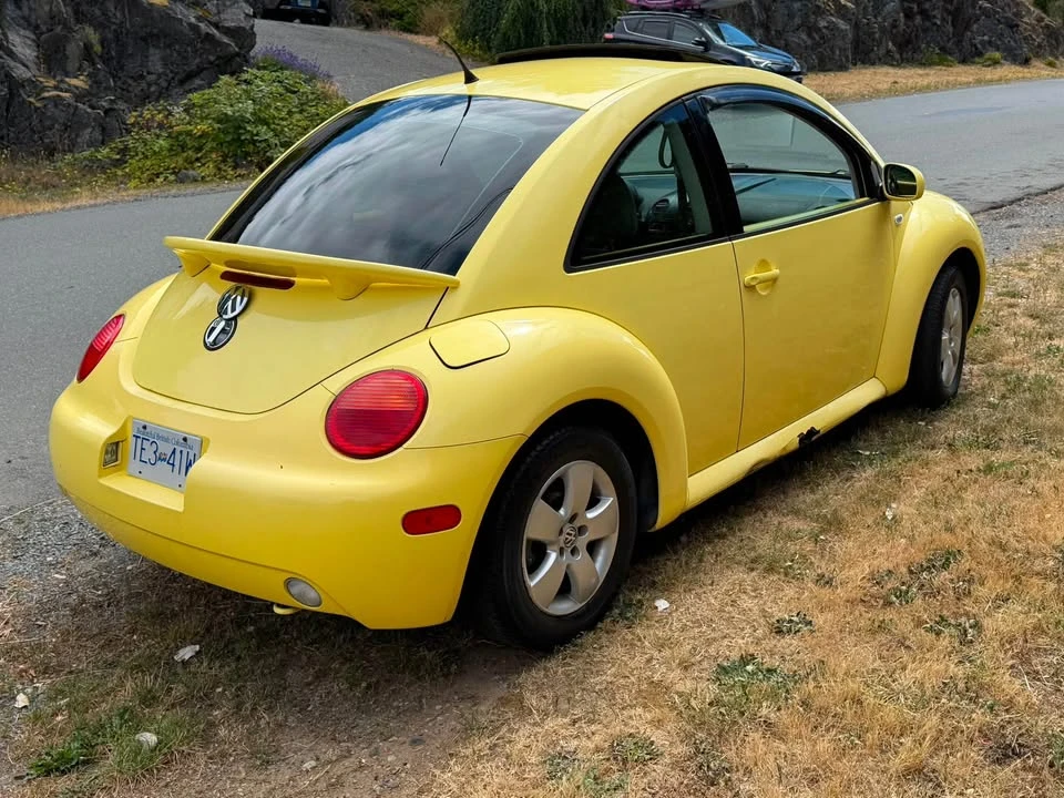 2009 Volkswagen New Beetle - Image 4 of 7